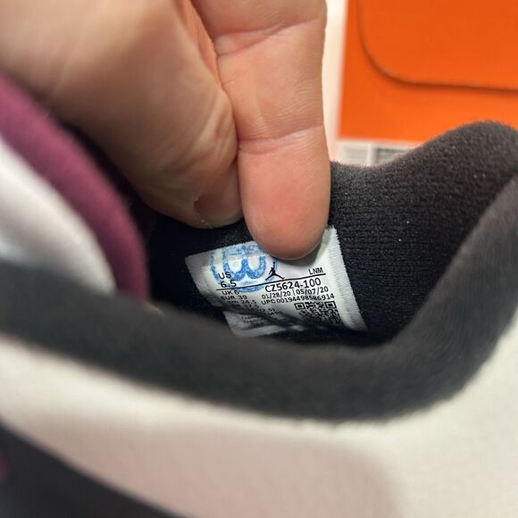 Nike Air Jordan 4 Retro x Paris Saint-Germain “Bordeaux” Factory Flaw - Picture 8 of 8